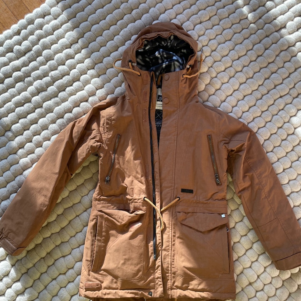 L1 women’s ski and snowboard jacket